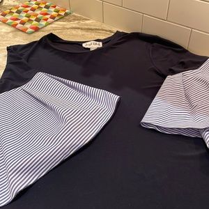 Joseph Ribkoff beautiful top in navy and white